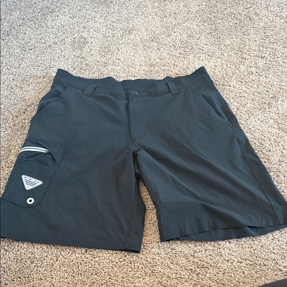 Columbia Men's Black Cargo Shorts